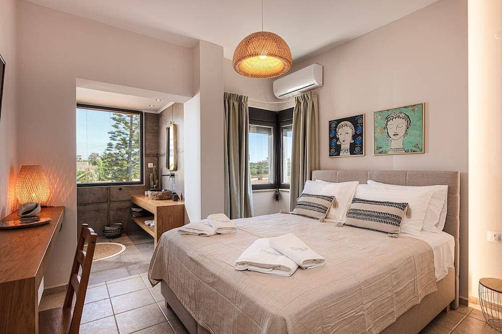 Foto 2 von 30: Luxury Ensuite Villa Overlooking Souda Bay