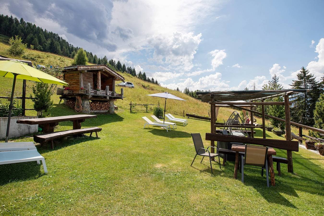Foto 13 von 38: Zimmer „Capriolo“ – Privatsphäre und Ruhe mit Bergblick