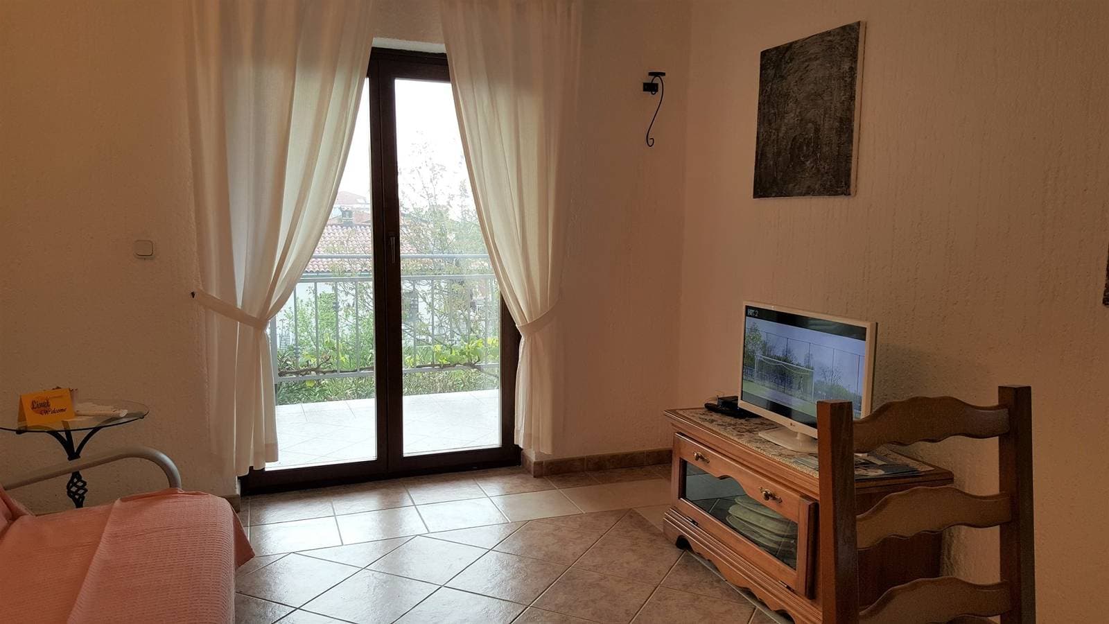 Foto 5 von 19: One bedroom apartment with large balcony and partial sea view