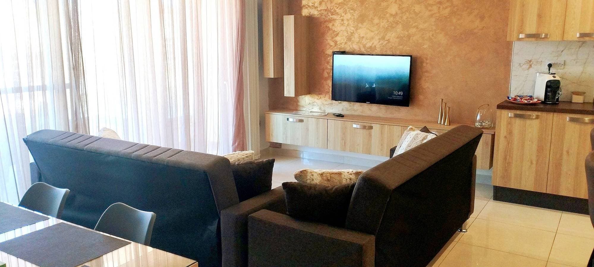 Foto 2 von 51: GrandBlue Vista Premier Ferienwohnung direkt am Meer