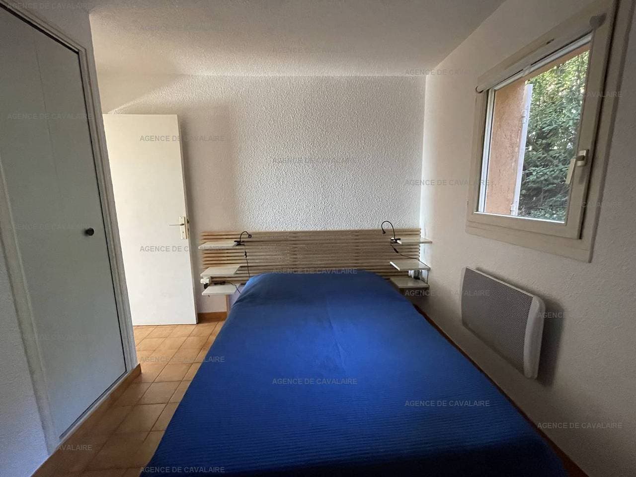 Foto 8 von 8: Erdgeschoss T2 mit Terrasse und Parkplatz