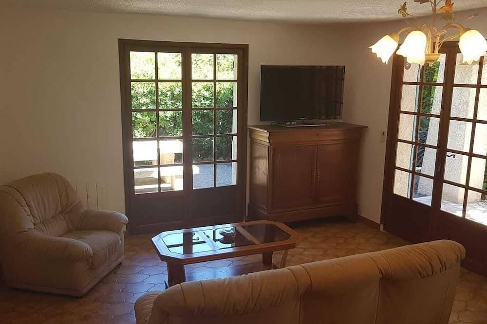 Foto 9 von 18: 3-room villa with garden.