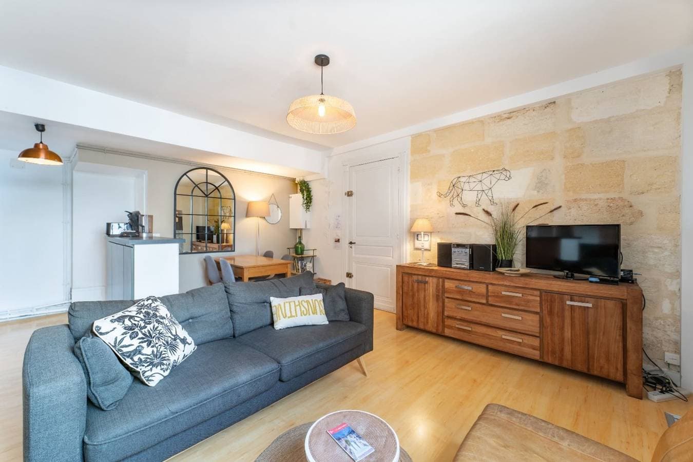 Foto 6 von 15: Beautiful apartment beautifully decorated for 4 on the Quays of Bordeaux