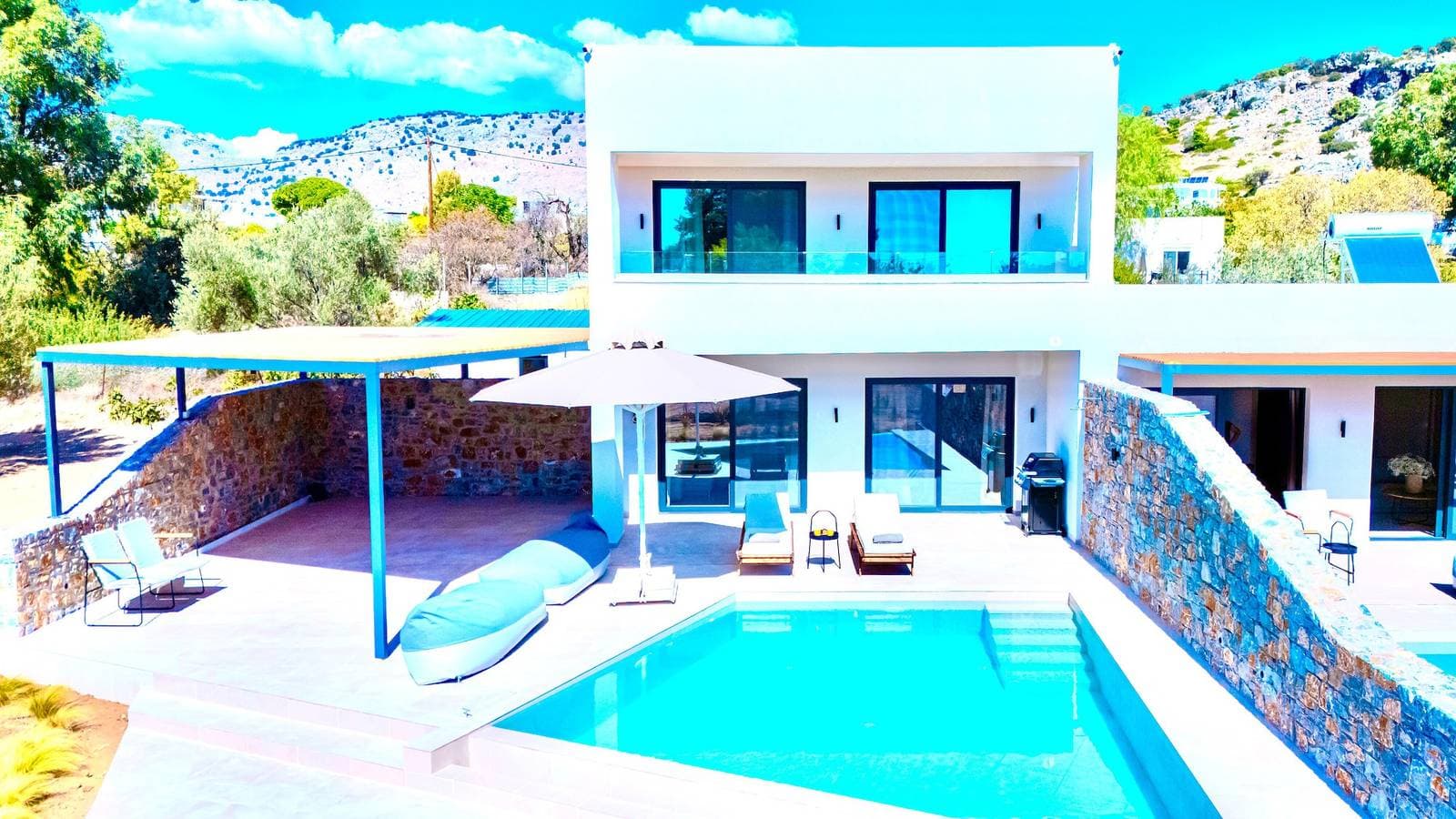 Foto 2 von 45: Luxuriöse Villa 'Selene 3' für 6 Personen mit privatem Pool & Berg- und Landblick