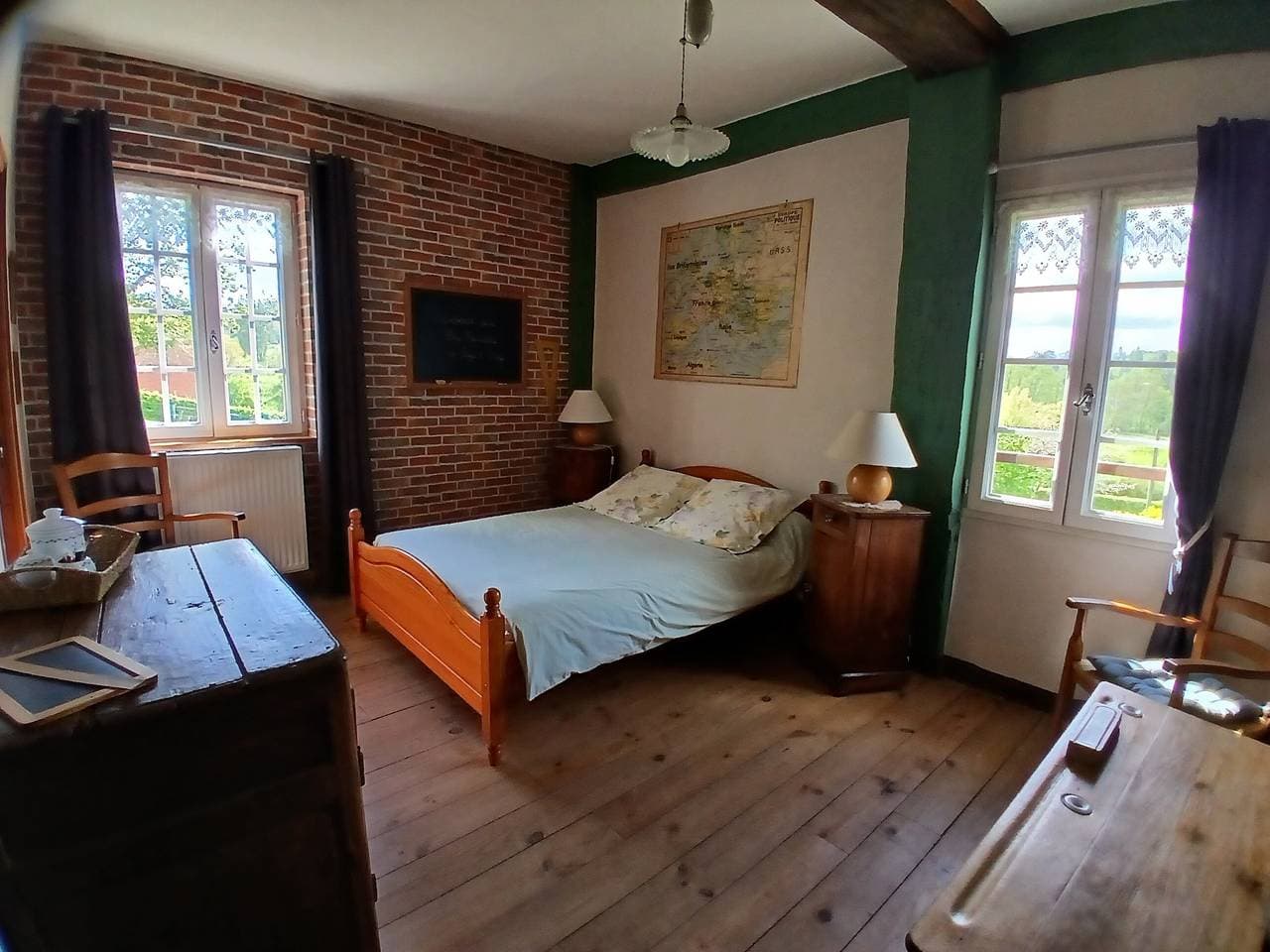 Foto 2 von 38: Aux Prés Rousselins im Pays d'Auge – Gästezimmer L’école
