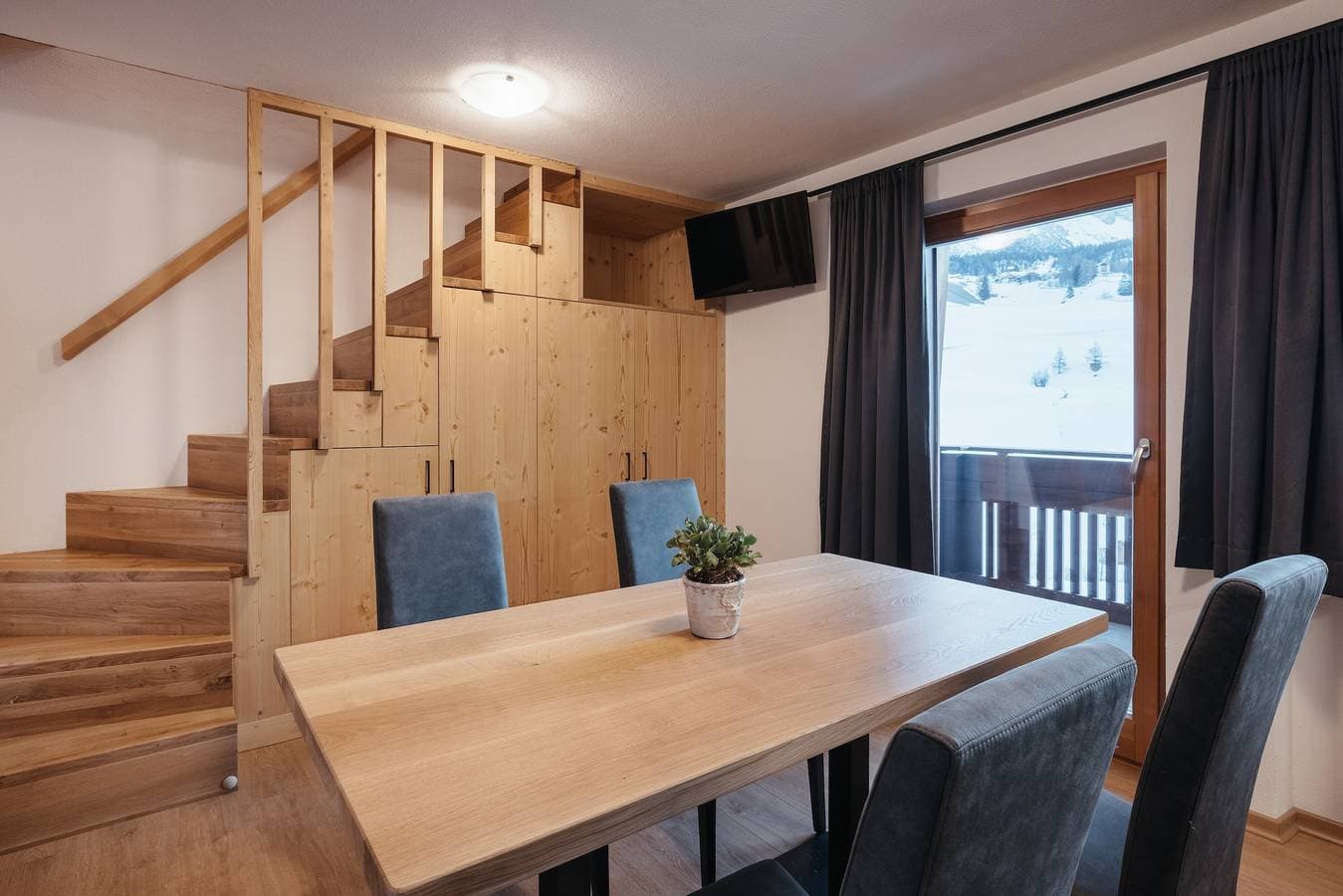 Foto 4 von 30: Ferienwohnung 'Ciasa Willy Conturines' mit Bergblick, Balkon und WLAN