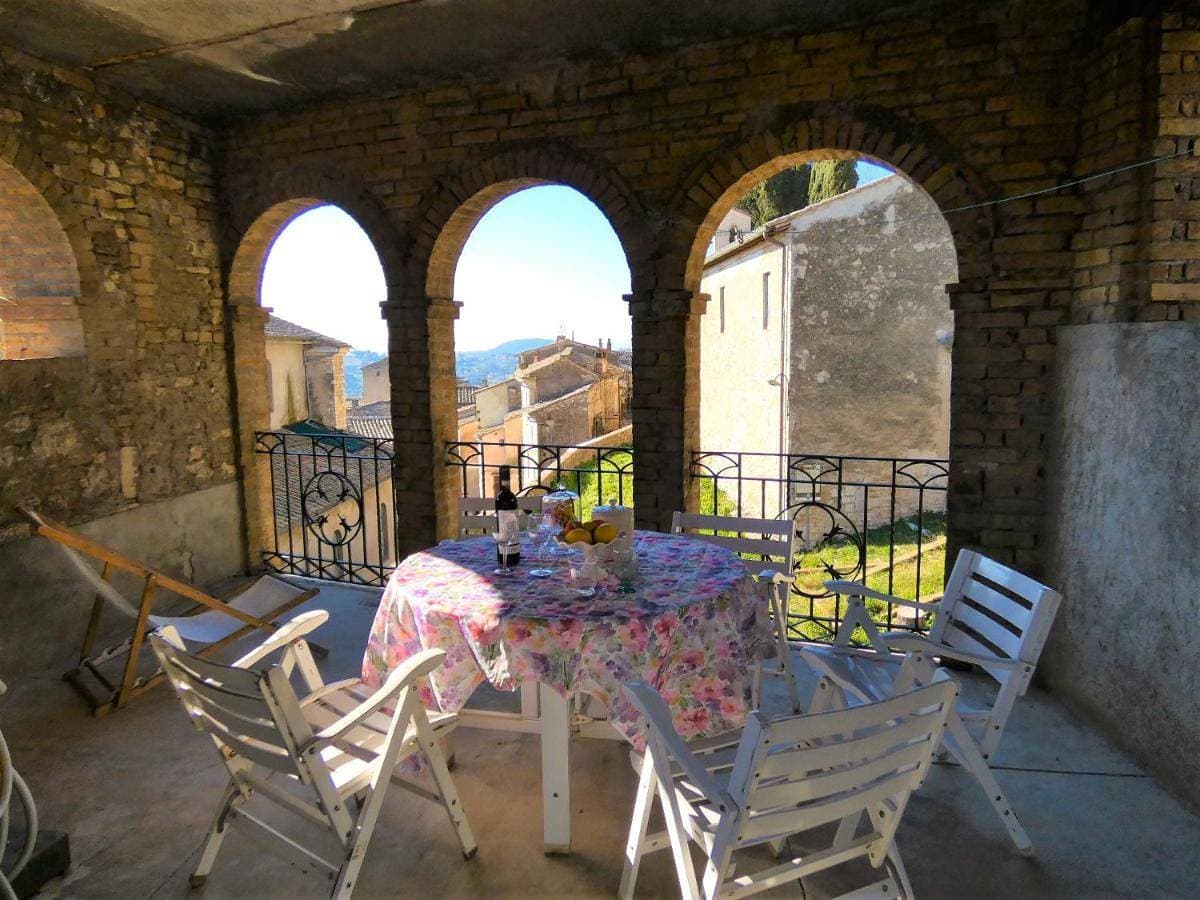 Scappo in Umbria, la Loggia 1