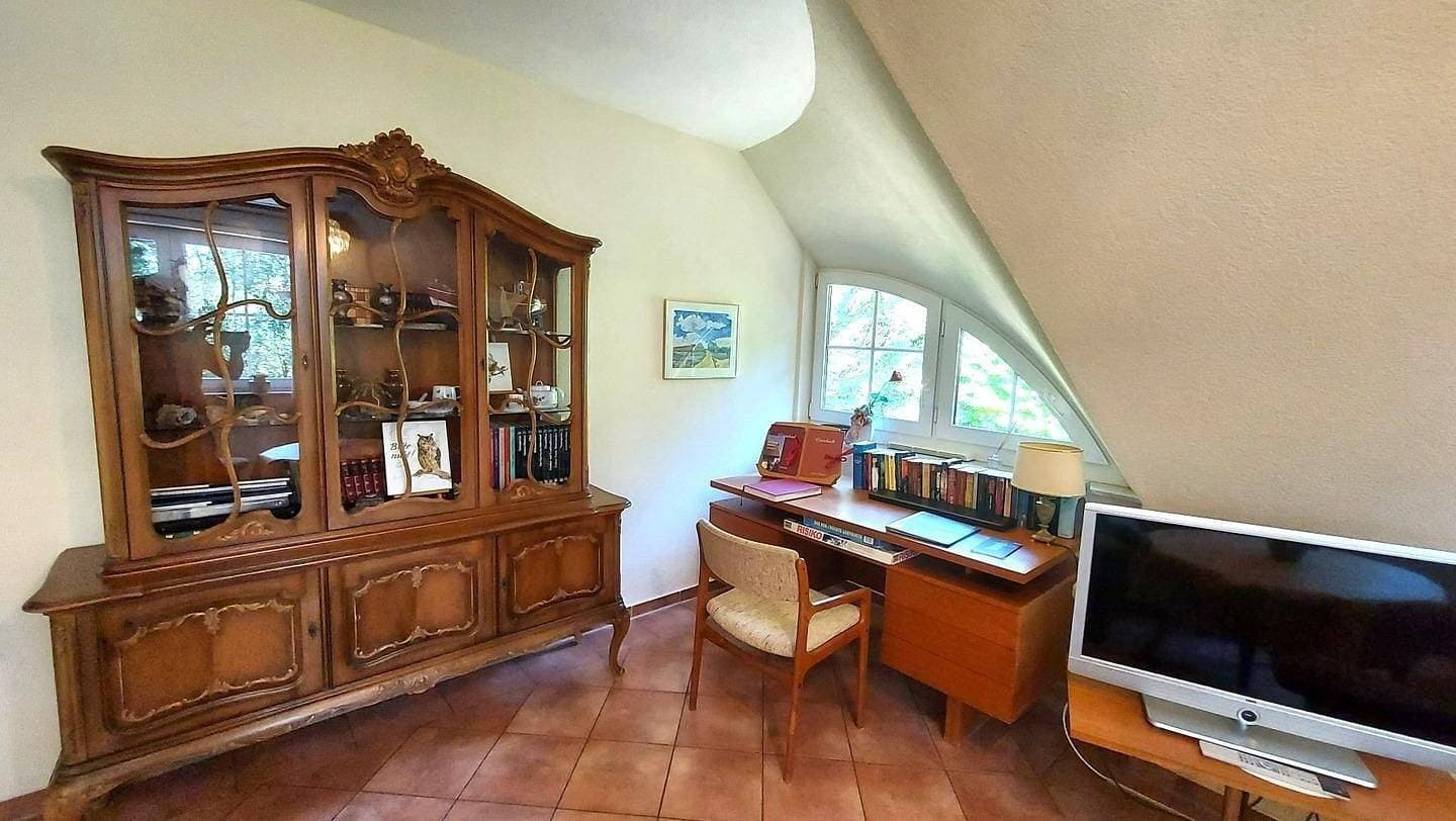 Foto 3 von 21: Ferienwohnung Uhlenhuus: Reetdachromantik mit Gartenterrasse & Carport