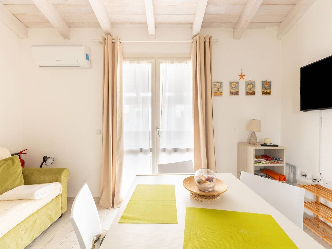 Foto 4 von 32: Dachgeschoss mit Terrasse und Schwimmbad