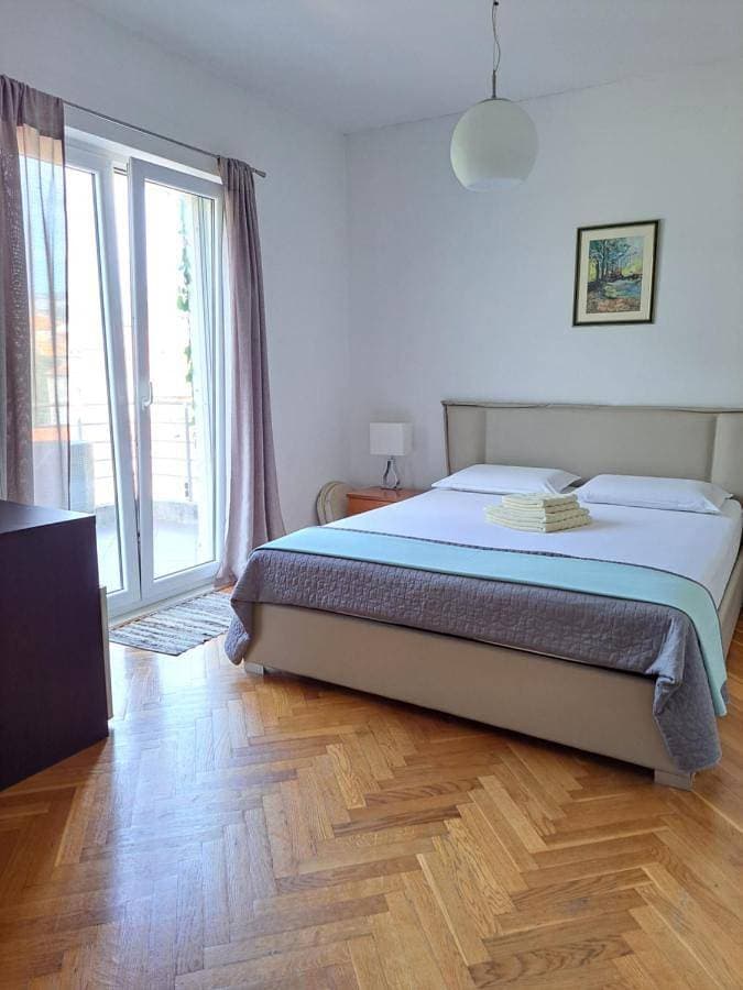 Foto 2 von 10: King Room with Balcony