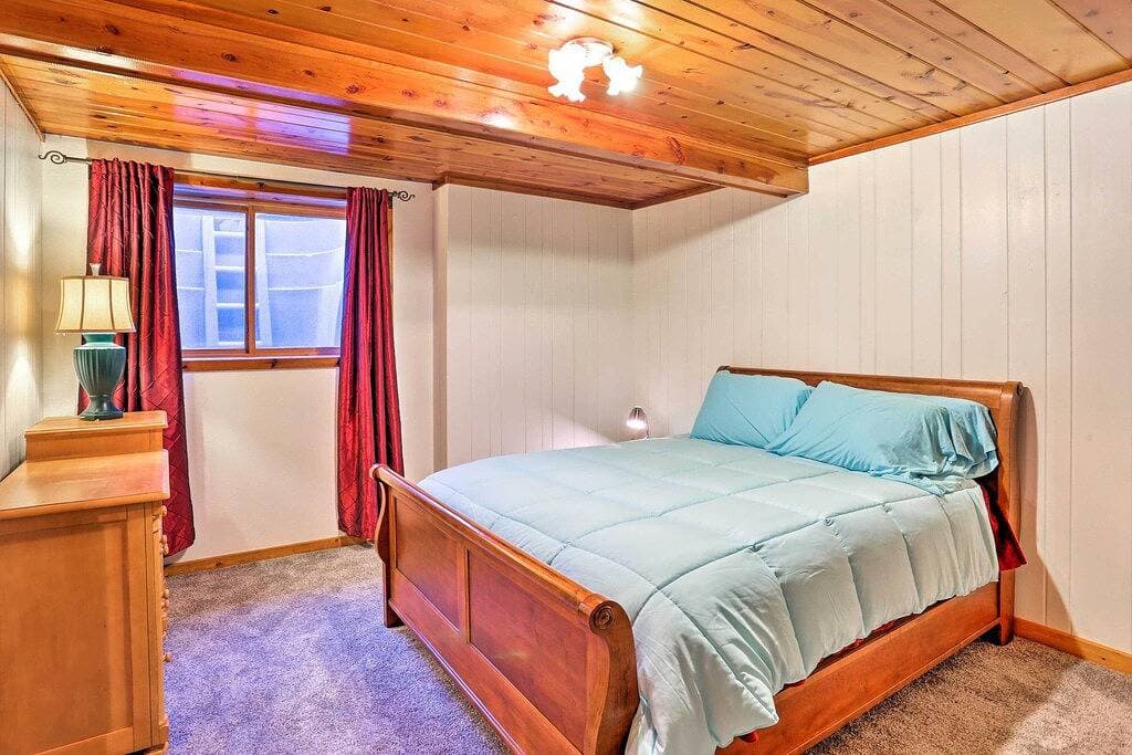Foto 12 von 41: Neu! Custer Home mit Deck & Veranda - Walk Downtown!