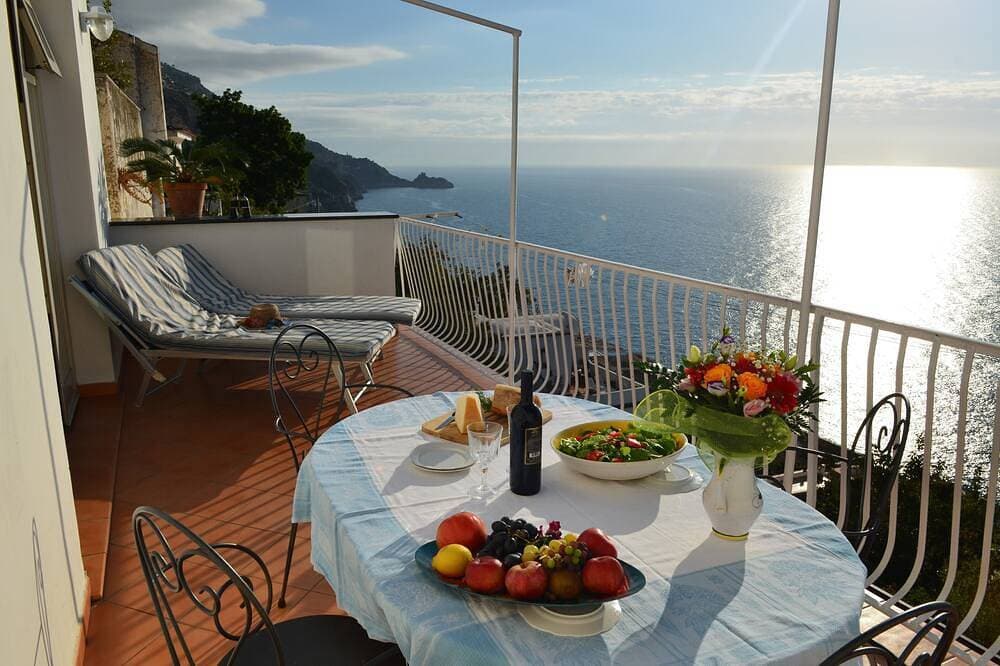 Bright and spacious apartment where you can enjoy peace and beautiful sea views 1