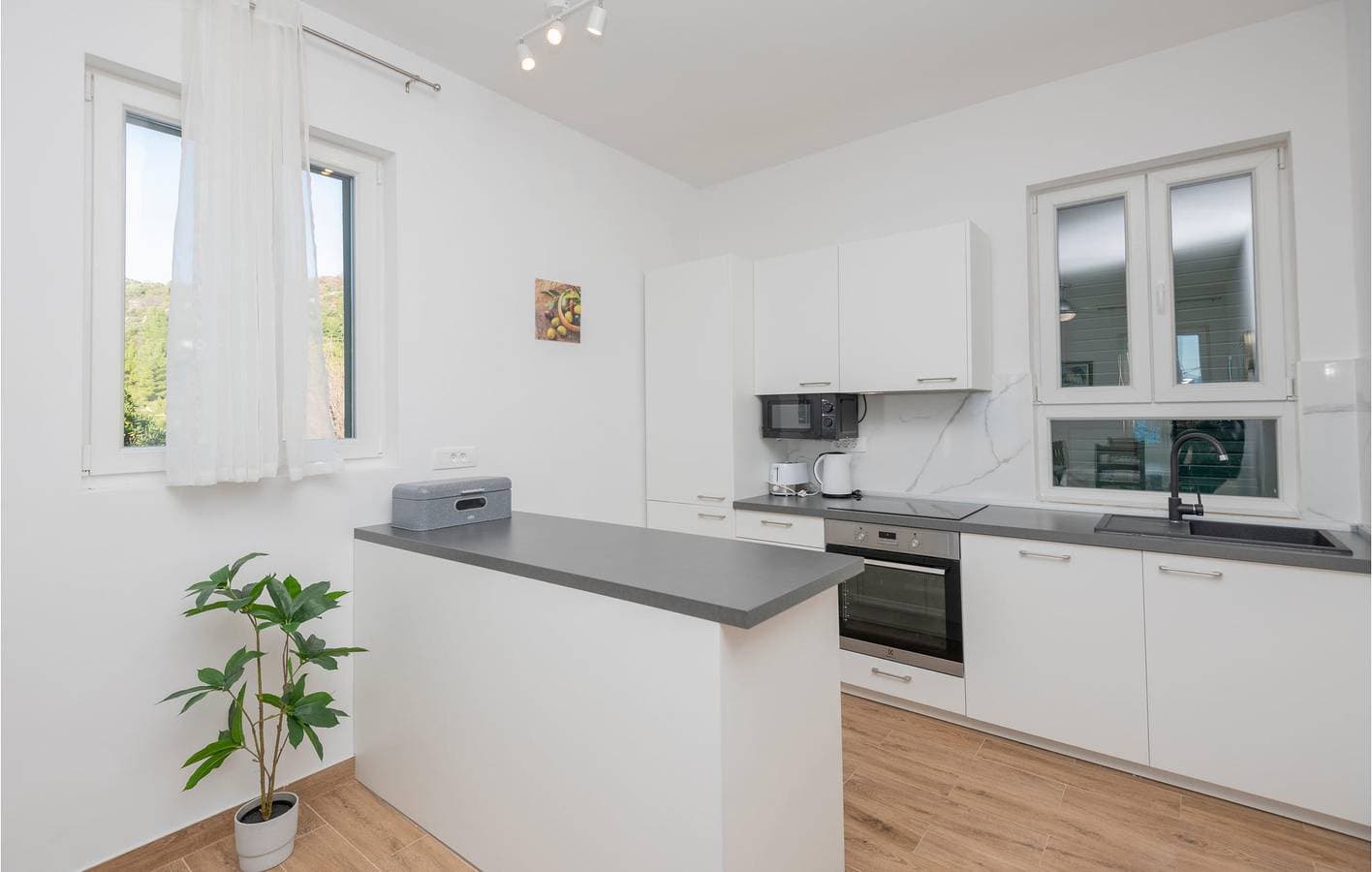 Foto 5 von 26: Gemütliche 2-Zimmer-Wohnung mit Terrasse, WLAN und Parkplatz in Küstennähe