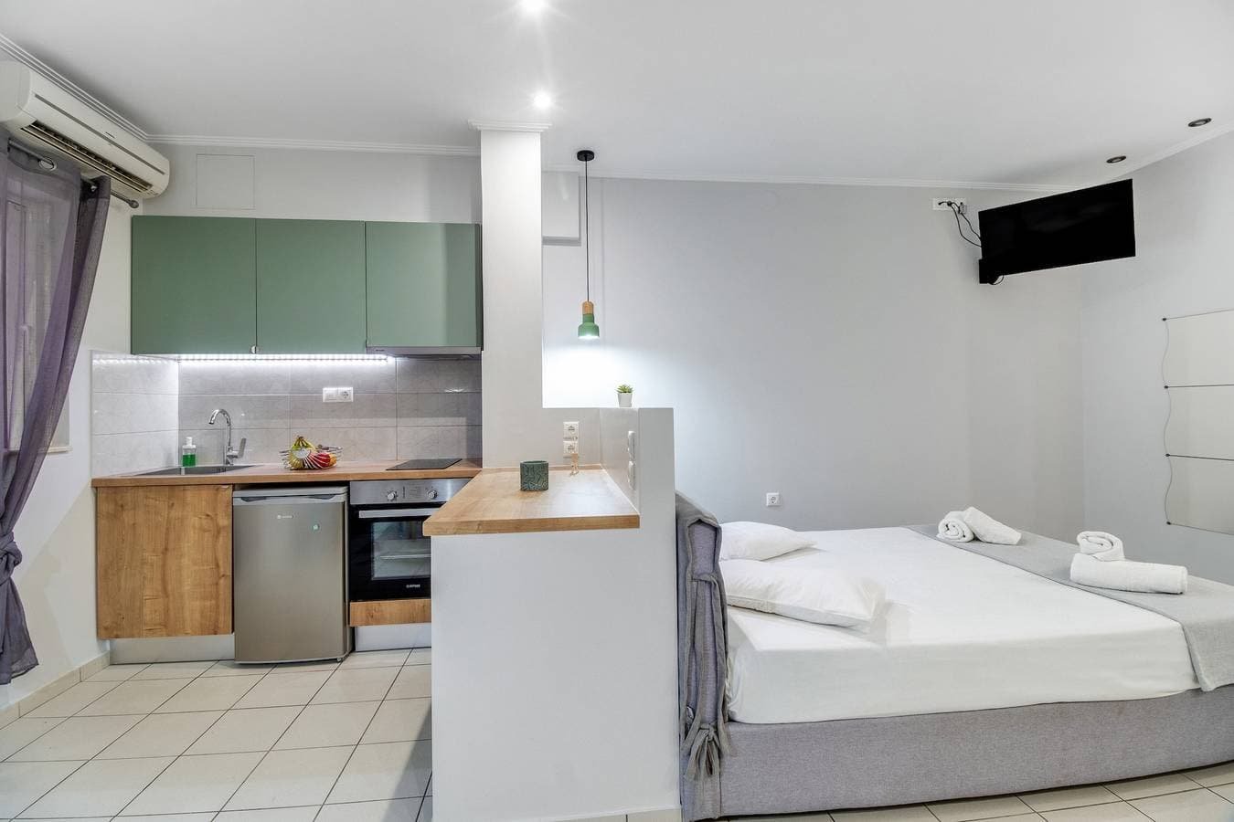 Foto 7 von 20: Einzimmerapartment 'Elaia 4' mit Bergblick, WLAN und Klimaanlage