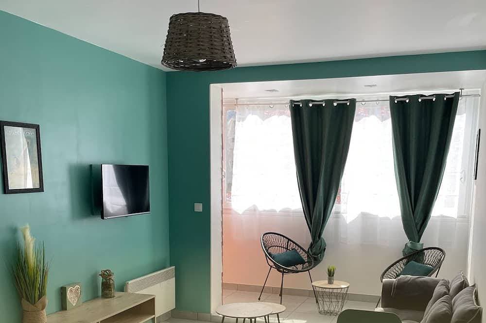 Bright 2-room apartment with parking 1