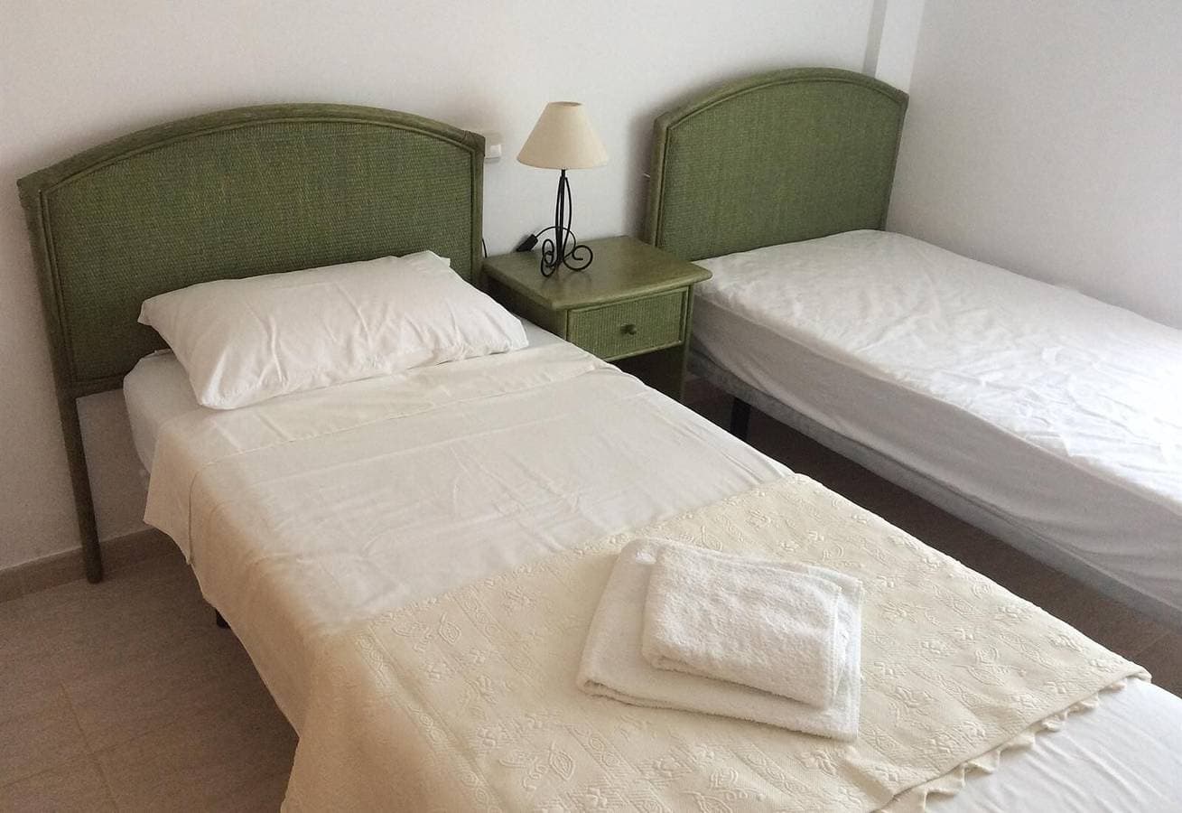 Foto 11 von 36: "Homely Apartment in El Faro" in El Faro mit Pool, Terrasse, Balkon, Klimaanlage und WLAN