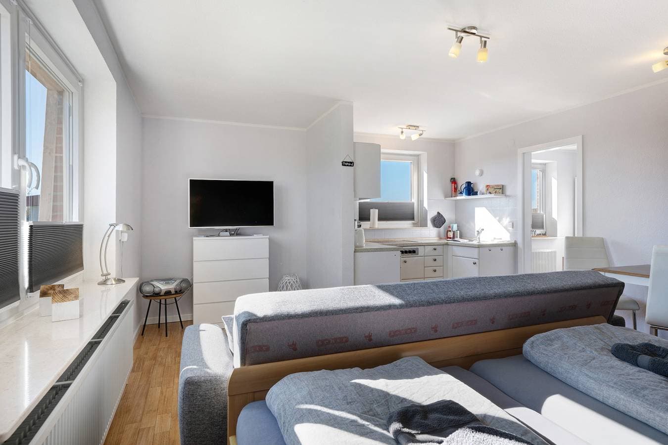 Foto 13 von 31: Apartment Ferienwohnung Friesenkoje direkte Wasserlage am Yachthafen  und WLAN