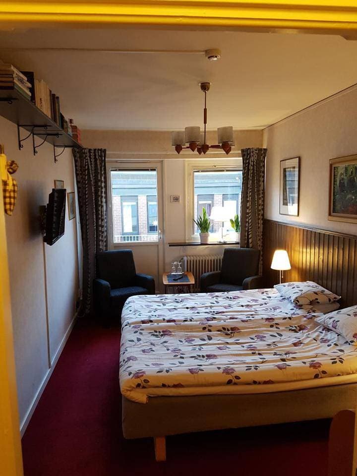 Foto 7 von 13: Twin Room with Shared Shower