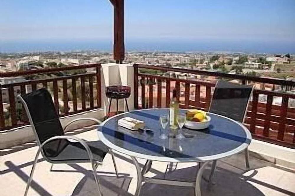 Foto 9 von 11: Amazing panoramic ocean views, large sunny terrace.