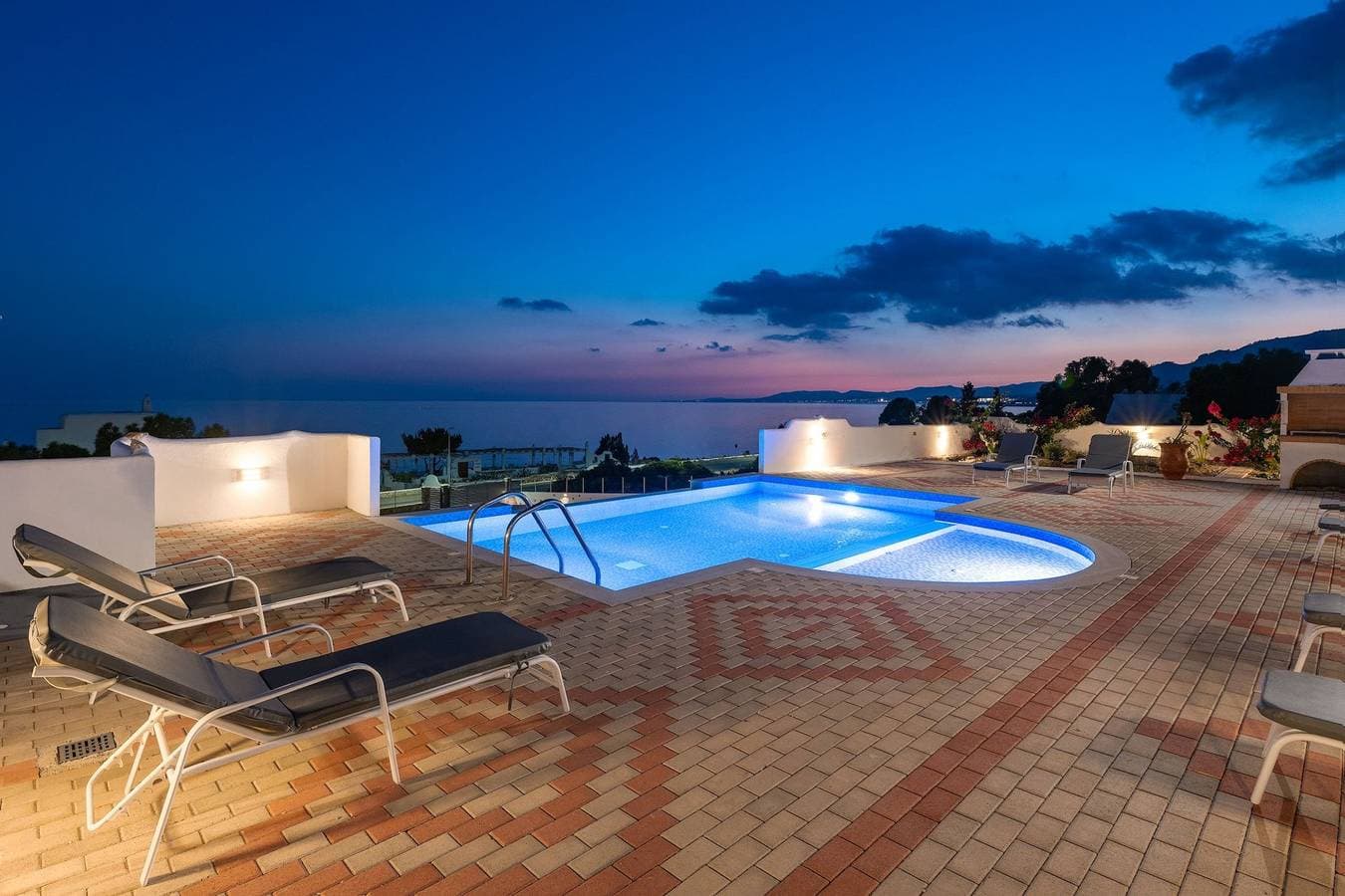 Foto 8 von 50: Villa für 8 Personen mit Balkon