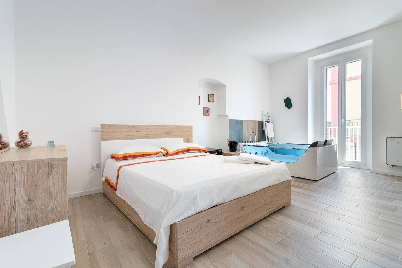 Foto 9 von 25: Ferienhaus 'Suite N12 - Luxury Apartment' mit Meerblick, WLAN und Klimaanlage