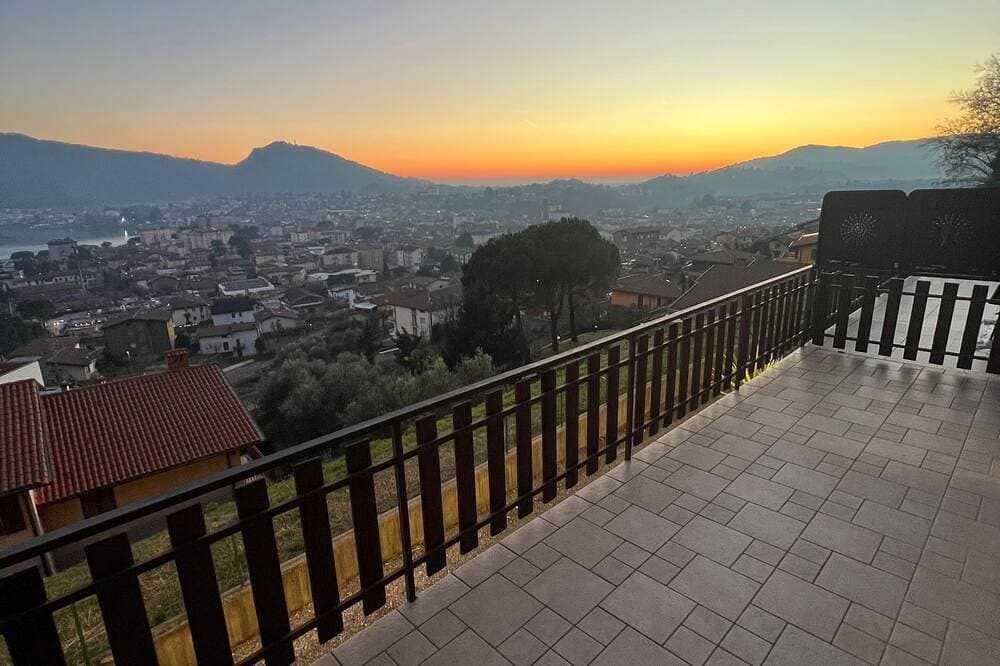Foto 7 von 8: La Dimora del Lago d'Iseo - Apartment with stunning lake view terrace