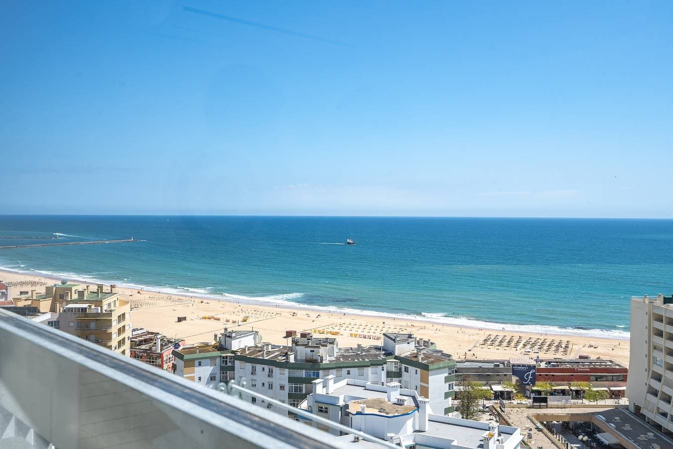 Foto 2 von 22: Ferienwohnung 'Modern Beach' mit Meerblick, Wi-Fi und Klimaanlage