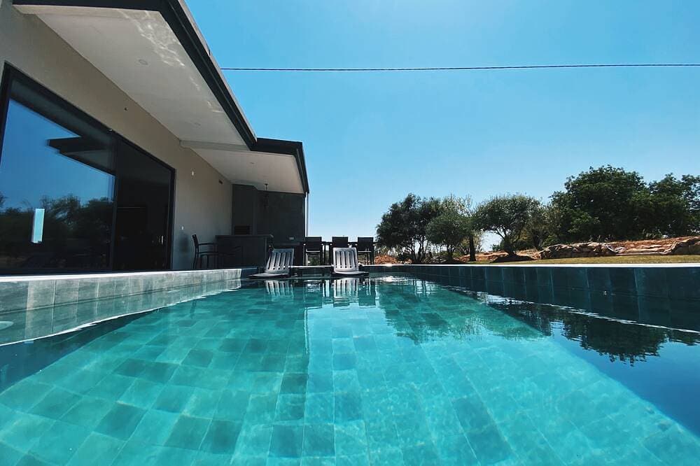 Enchanting villa with Swimming pool, 5br, 3,1/2 bath, 15 min. from Albufeira 1