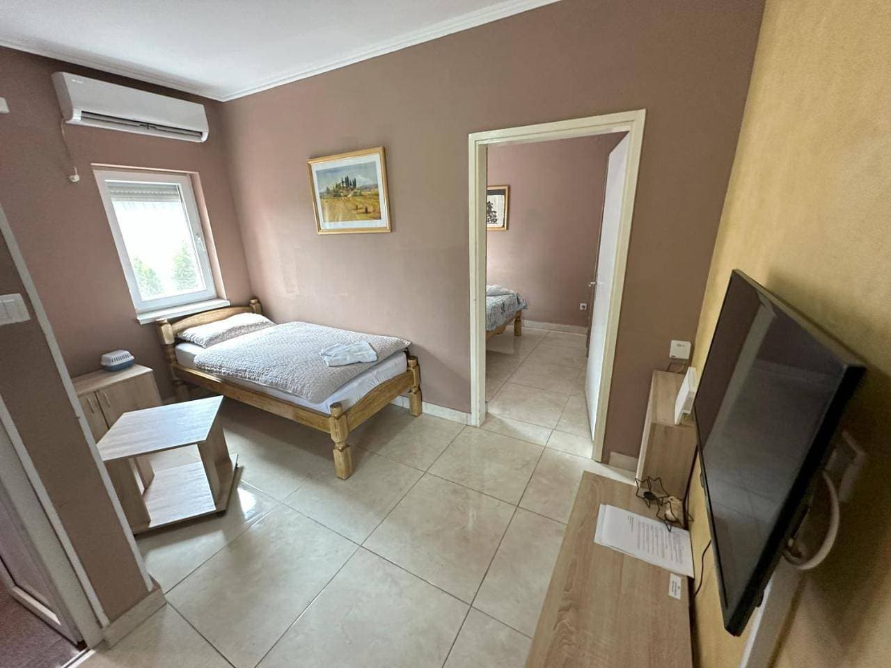 Foto 6 von 11: Triple Room with Private Bathroom