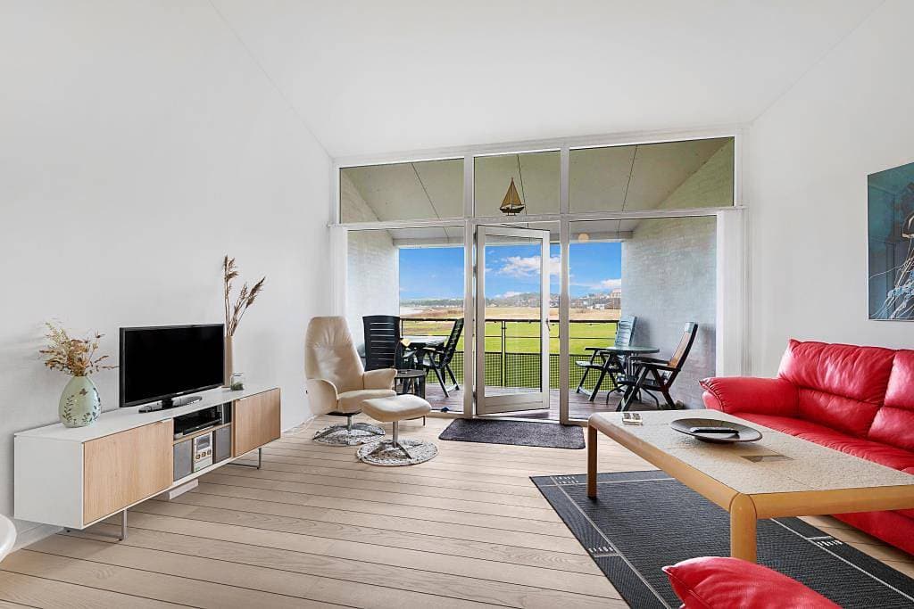 Foto 4 von 19: Schöne Ferienwohnung in erster Reihe mit Panoramablick über die Ebeltoft Buc ht