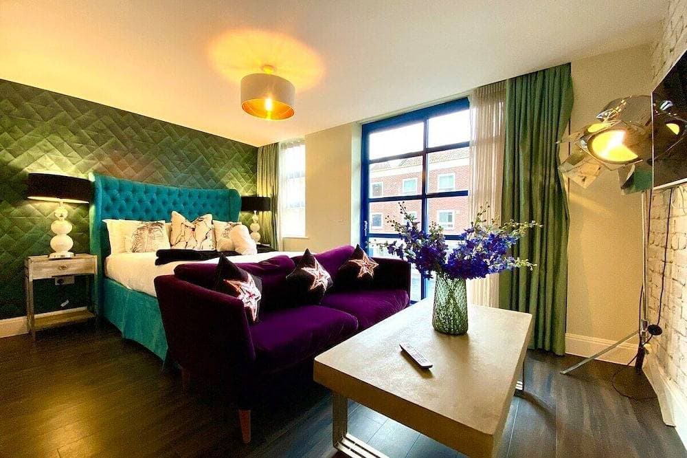 Foto 2 von 12: Modern Apartment -Parking & WiFi