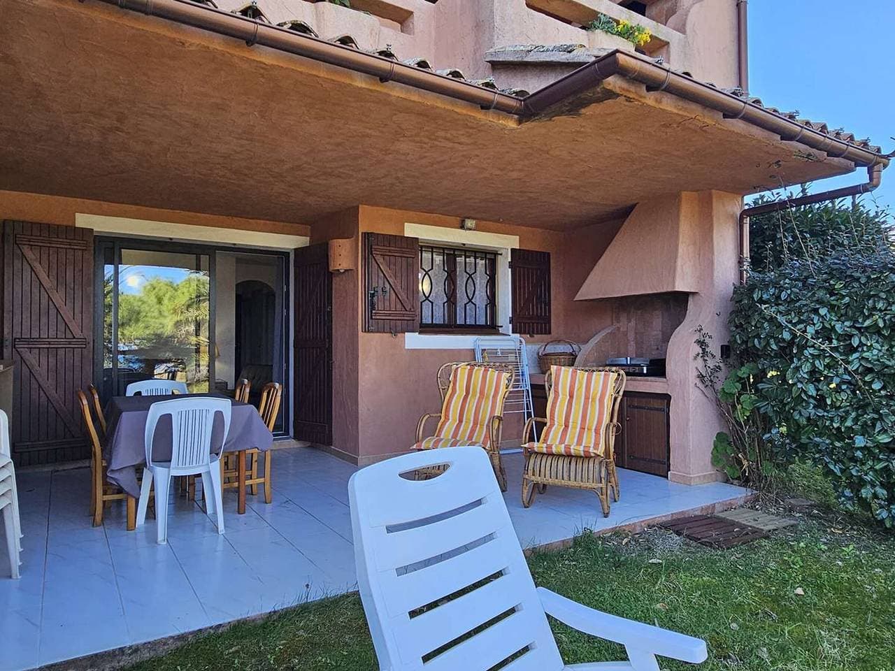 Foto 2 von 23: Renovierte 3*-Wohnung mit Pool und Tennis 500m vom Strand