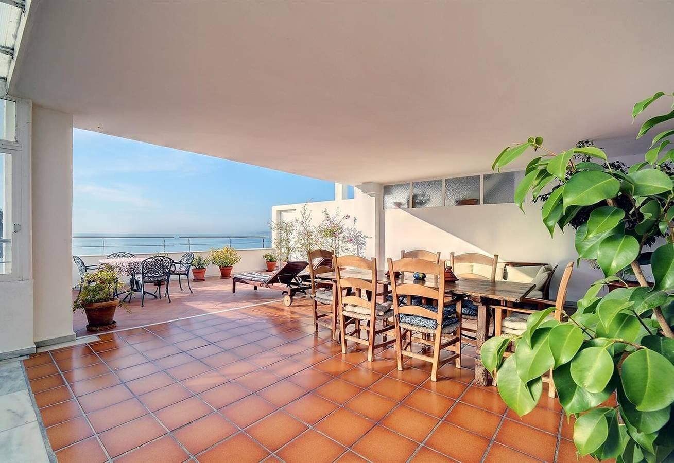 Foto 2 von 32: Ferienwohnung "Boulevard 305" mit Meerblick, Pool, WLAN, Balkon, Terrasse & Garten
