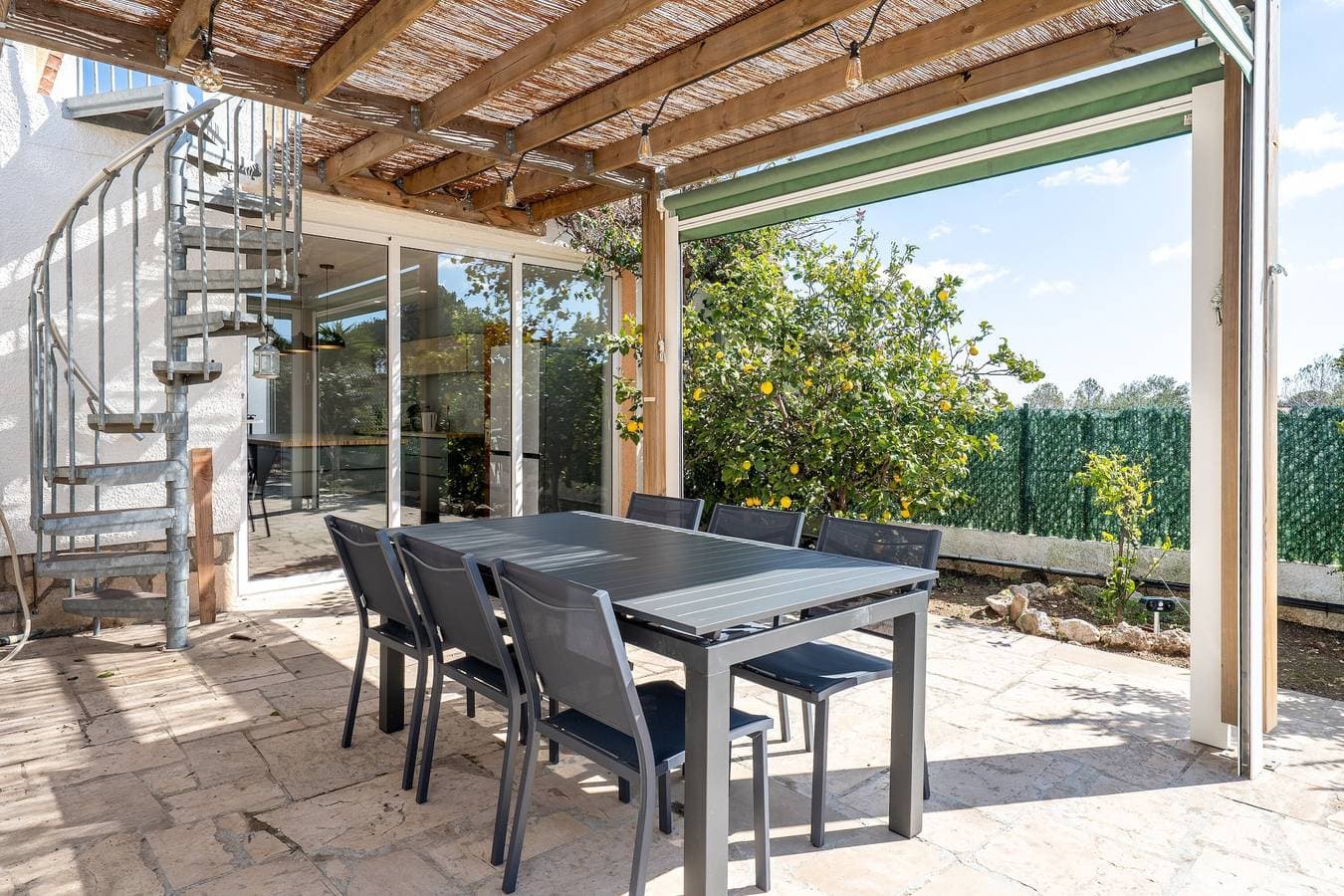 Foto 3 von 32: Ferienhaus 'Villa Tivissa Avec Piscine' mit Meerblick, Wi-Fi und Klimaanlage