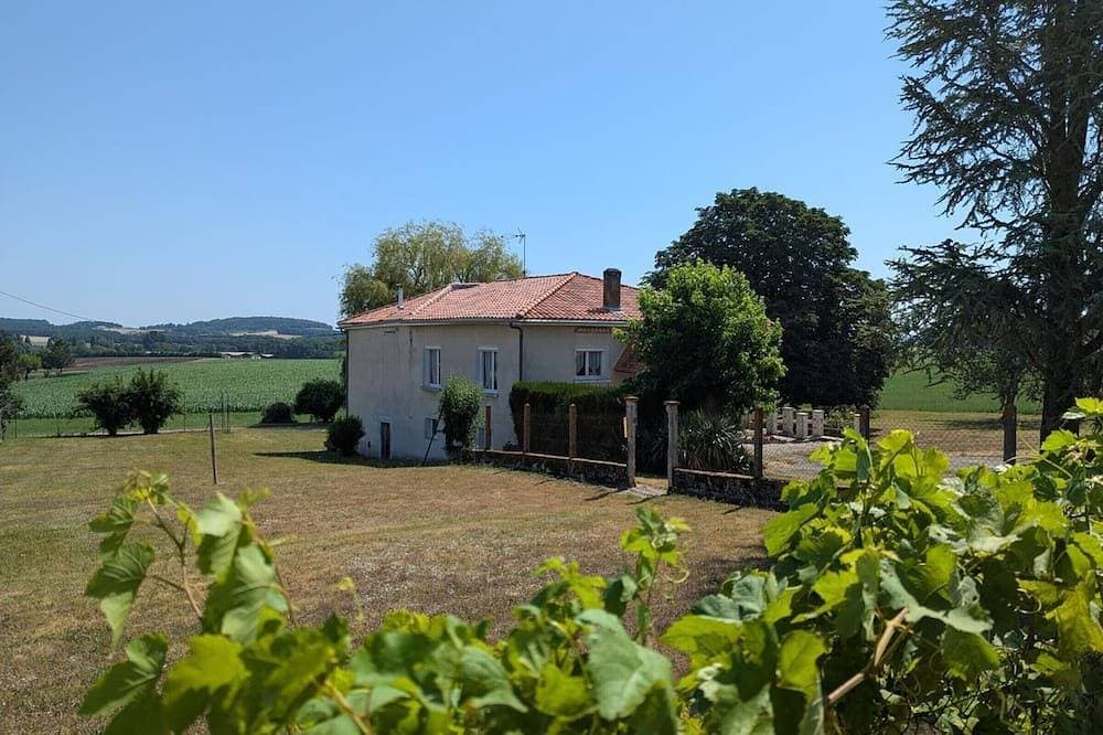 Einzelhaus in der Natur mit privatem Garten und WIFI 1
