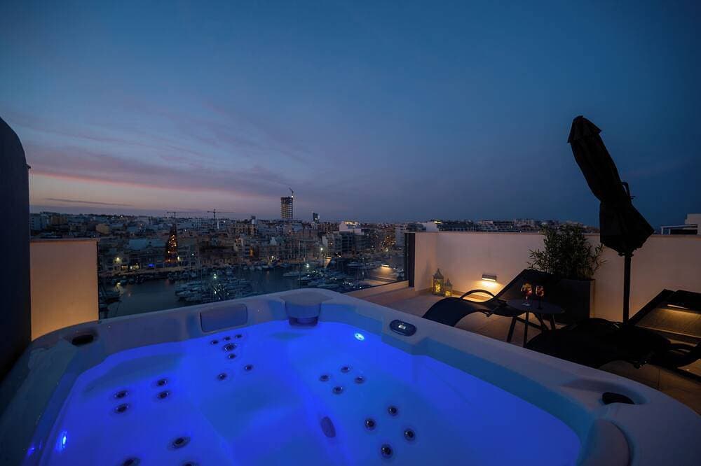 Foto 11 von 11: The Address Seafront Penthouse 16 + Hot Tub