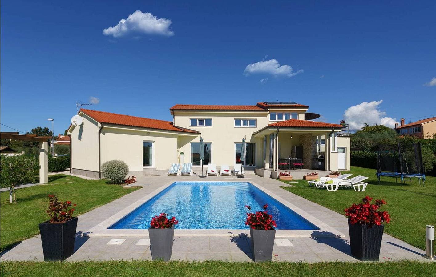 Foto 3 von 36: Charmante 2-Zimmer-Wohnung mit Pool, Terrasse und in der Nähe des Stadtzentrums