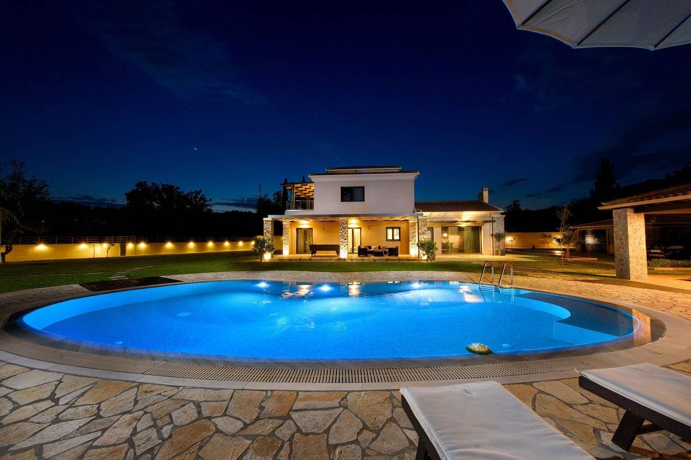 Foto 4 von 60: Villa für 8 Personen mit Balkon