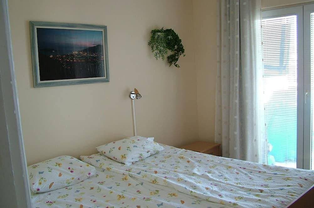 Foto 2 von 22: Panoramablick Wohnung in Rafailovici. 200 m von den Sandstränden.