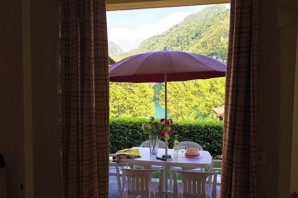 Foto 11 von 30: Direkt am See mit Terrasse für sieben Personen