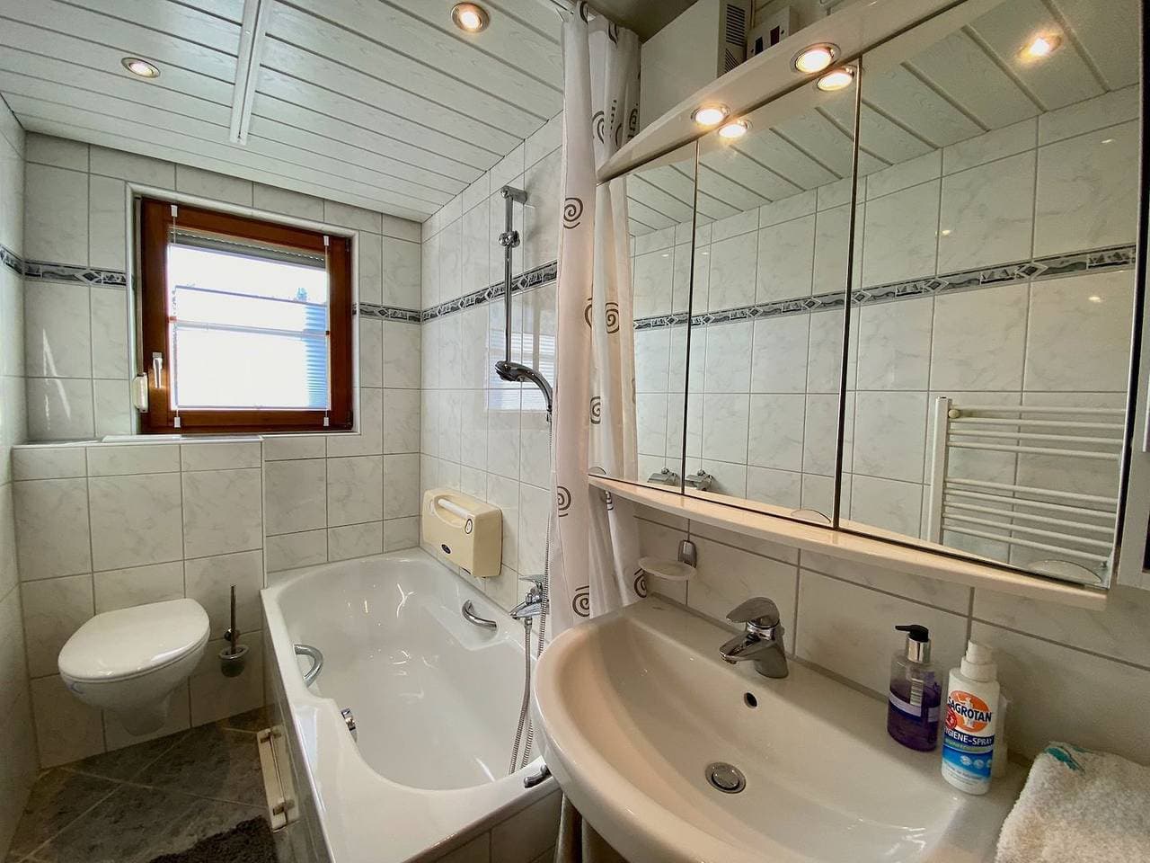 Foto 13 von 22: Ferienwohnung Blumenoase - Gemütliche Wohnung zwischen Allgäu und Bodensee