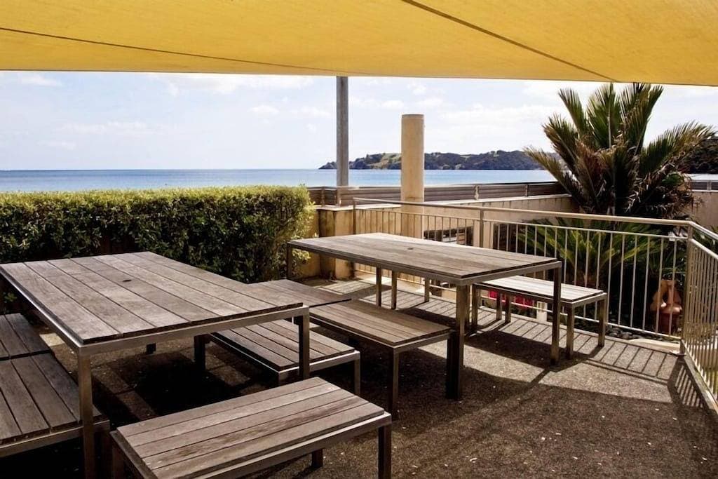Foto 9 von 30: Erstklassige Strandlage auf Waiheke Island.