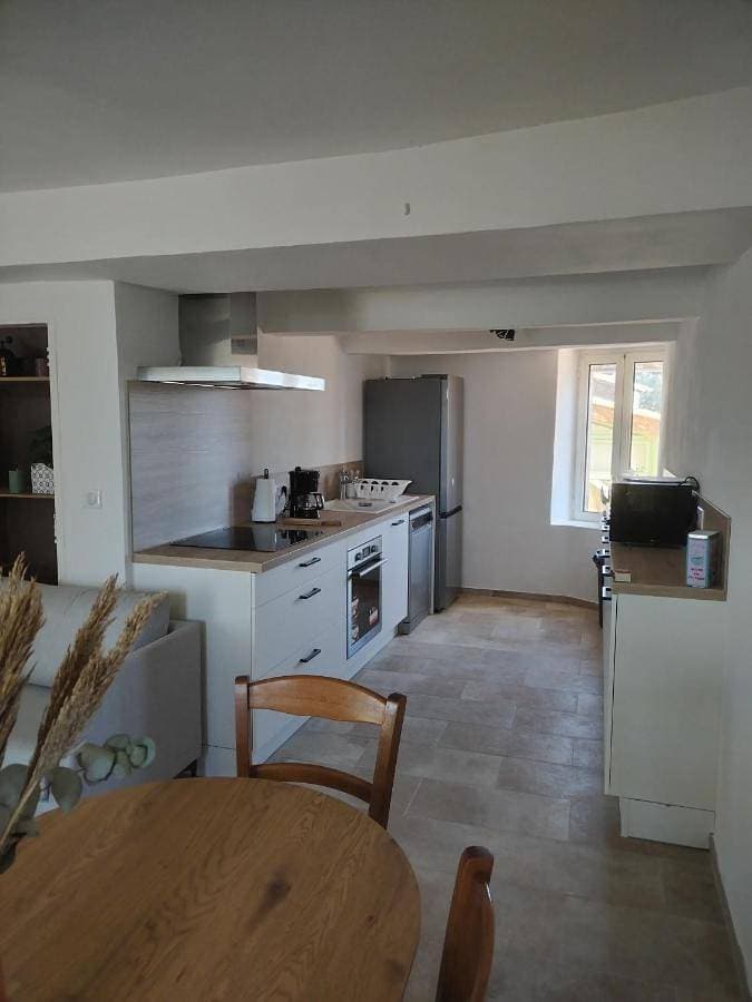Foto 4 von 13: Three-Bedroom House