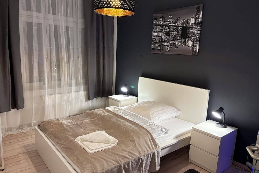 Foto 7 von 30: Modern eingerichtete 3 Zimmer Wohnung Blick auf den Park Balkon und Aufzug
