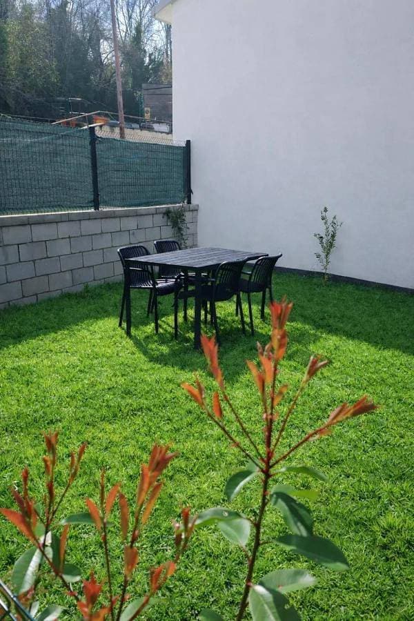 Foto 4 von 31: Two-Bedroom Apartment with Mountain View