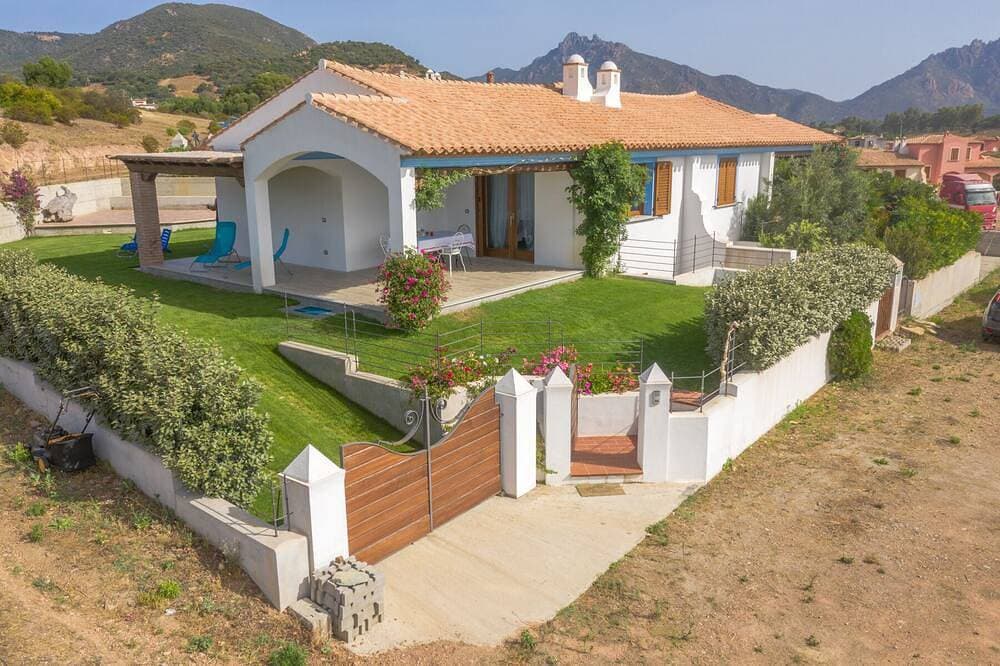 Atemberaubende Villa mit Meerblick, 300 m vom Strand Foxi Murdegu entfernt 1