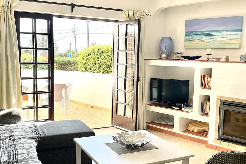 Foto 8 von 30: Apartment mit Meerblick vom oberen Balkon und Gemeinschaftspool. 5 Minuten zu Fuß zum Strand
