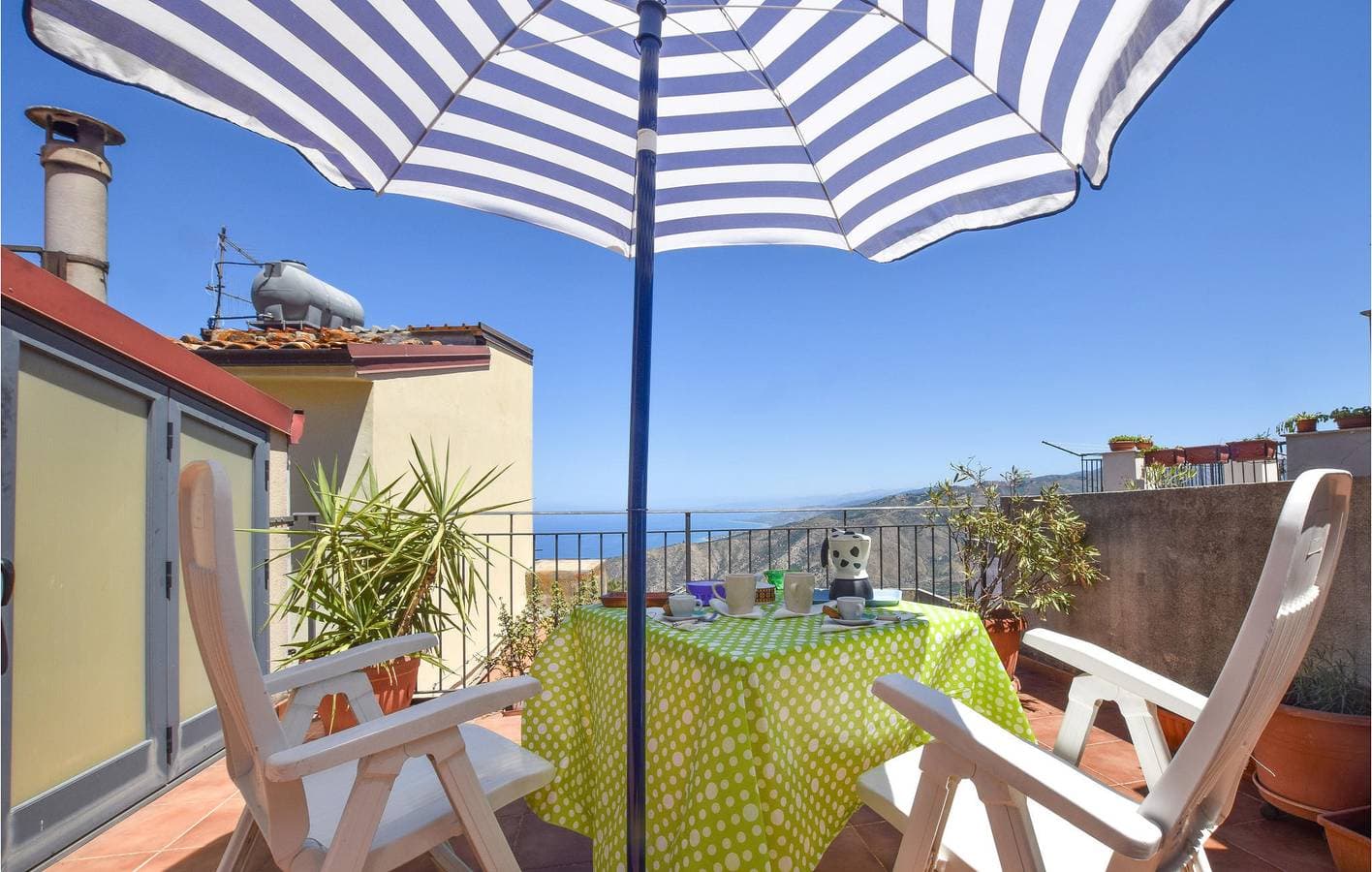 Foto 3 von 27: Meerblick Apt: 70sqm, WiFi, Terrasse, Küche | Tusa 300m