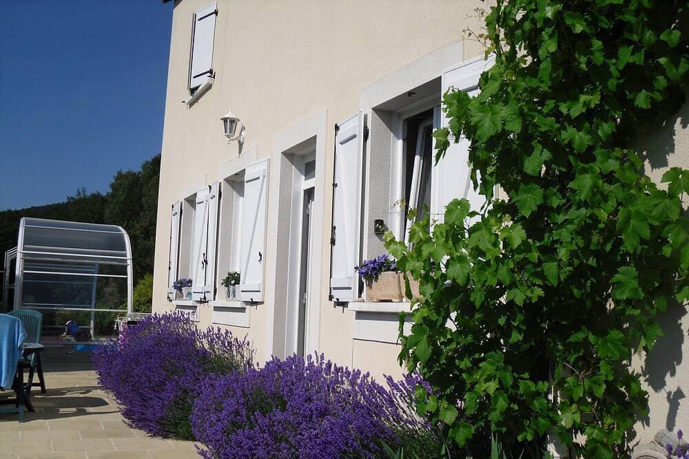 Foto 10 von 28: Ferienhaus 4/6 Pers in den Ardennen, Hallenbad, Greenway geht vorbei.
