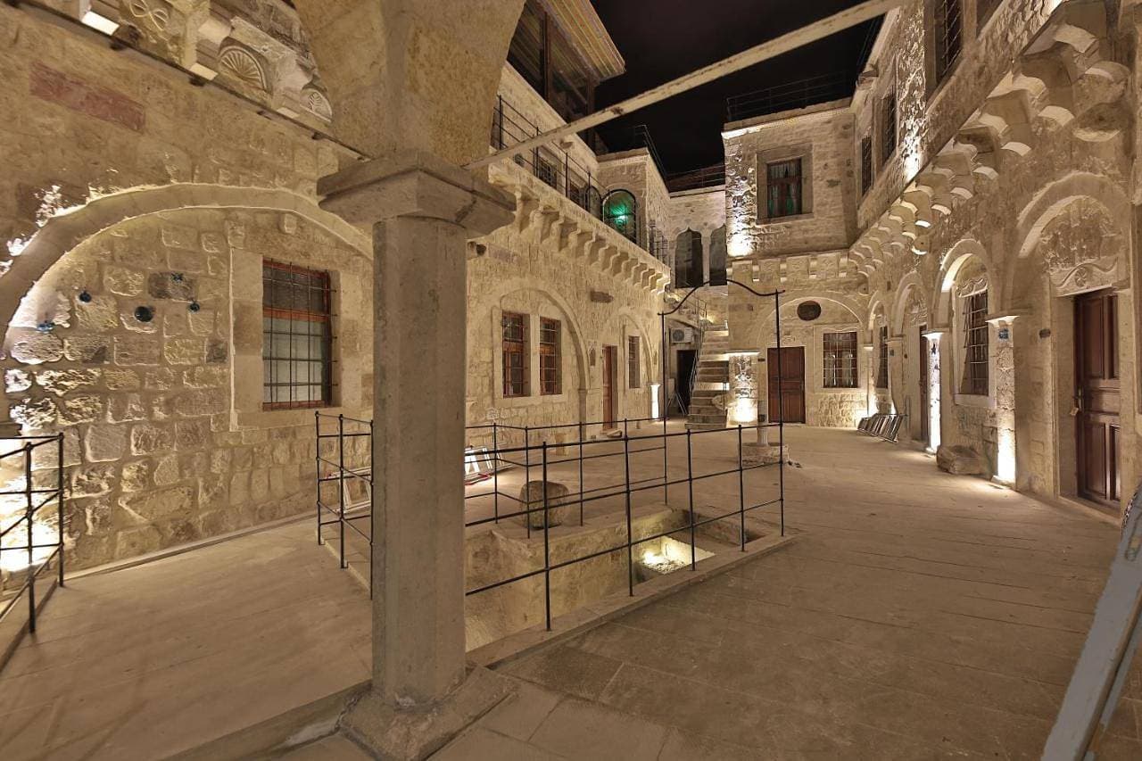 Taru Cave Suites 1